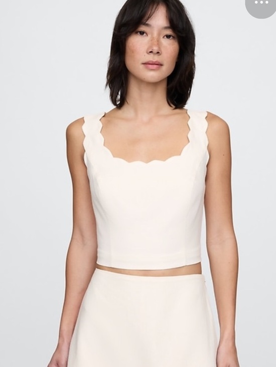 GAP Tops - GAP Off White Scallop-Edge Linen  Top
Sz Medium 
Linen/ classy